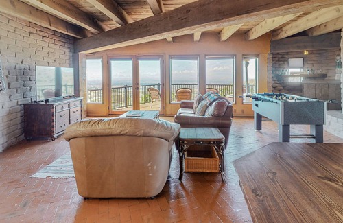 Northeast Heights House | Casa Monte Vista - Mountainside with city views!