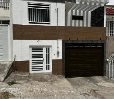 Jalostotitlan Apartment | Casa muy cómoda de 2 pisos en zona muy tranquila