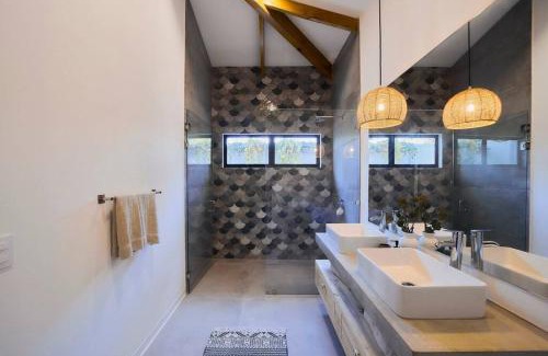 Puerto Viejo de Talamanca Villa | Casa Nalaya - Exclusiva Casa de Lujo entre el Mar y la Jungla