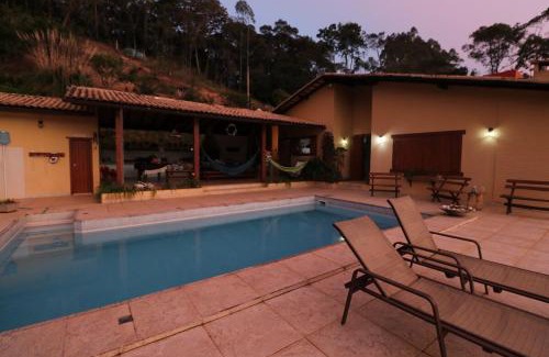 Osasco House | Casa nas montanhas com piscina, lazer completo e vista encantadora
