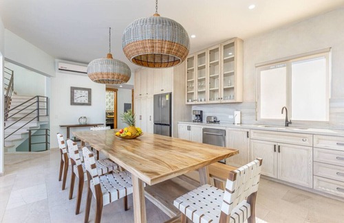 Centro Villa | Casa Natalia: Newly Built Luxurious Pedregal Home