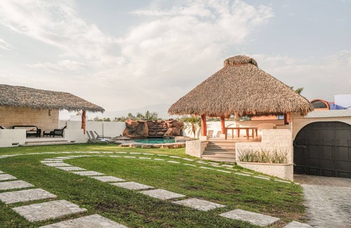 Cuernavaca House | Casa Nicté: Cozy and modern house in Cuernavaca 40 min away from Mexico City!
