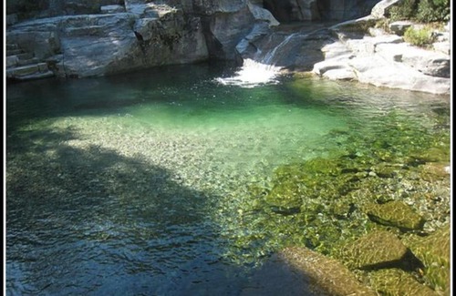 Iragna House | Casa Nineta Iragna (Canyoning waterfall)