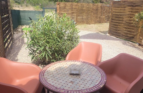 Flayosc House | Casa No-Na B&B