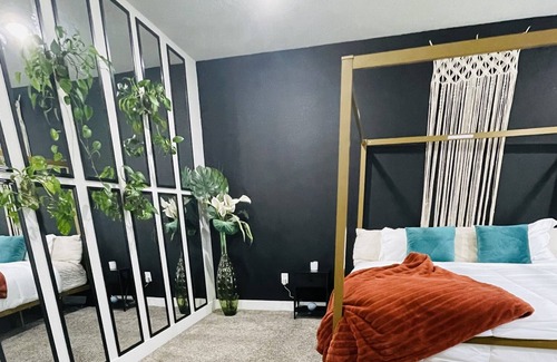 Astrodome House | Casa Nomad 3BD/2.5BA Townhouse