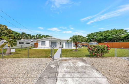 Marathon House | Casa Ocean 3BR+2 Den w/pool, Firepit, & Boat/Rv parking