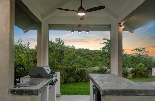 Las Escobas del Venado Apartment | Casa Ola – Tropical Beachside Escape in Playa Venao