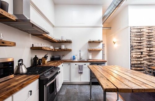 Downtown Louisville Condo | Casa Omara ~ Heart of Downtown/Nulu! ~ 3 King Beds