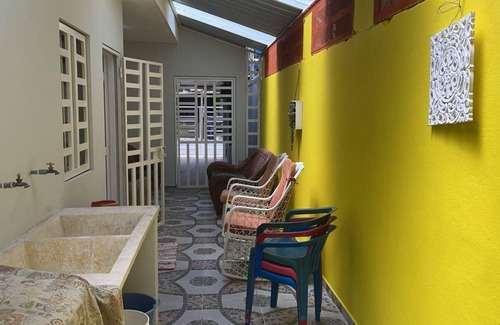 Bani House | Casa Orquiedia en centro de Bani, con Wifi y AC