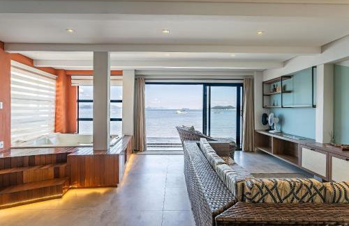 Governador Celso Ramos House | Casa Pé Na Areia - Piscina e Jacuzzi - Gov C Ramos