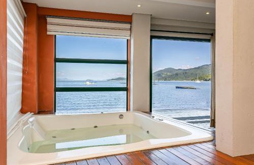 Governador Celso Ramos House | Casa Pé Na Areia - Piscina e Jacuzzi - Gov C Ramos