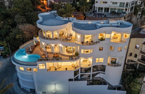 Conchas Chinas Villa | Casa Paakat - Luxury villa with chef, bartender, daily housekeeping and ocean views