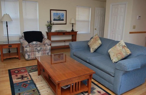 Seaside House | Casa Pacifica #1 - Charming 1 Bedroom and Only Steps to the Promenade and Beach