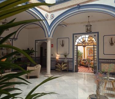Encarnacion-Regina Hotel | Casa Palacio Don Pedro