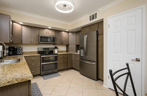Paradise Valley Village Condo | CASA Patty'O-Anasazi Village-Bright and open condo pet friendly