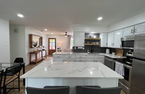 Lewisville House | Casa Pebblebrook 3 BR 1.5 Bath Near Airport