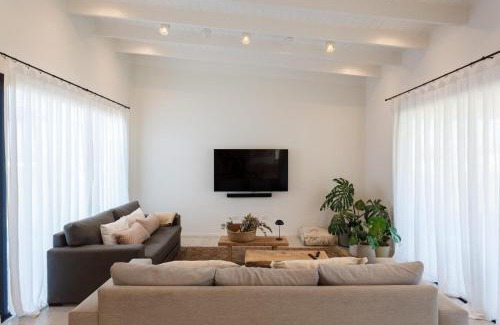 Mar del Plata House | Casa Pedro - Casa en Barrio Privado Arenas Chico Para 6 PAX Con Pileta y Parrilla