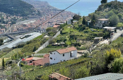 Ventimiglia Apartment | Casa Peidaigo immersa nel verde,vista mare e monti