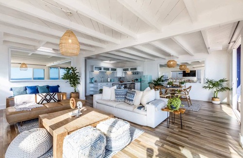 Malibu House | Casa Penelope by Oraklus