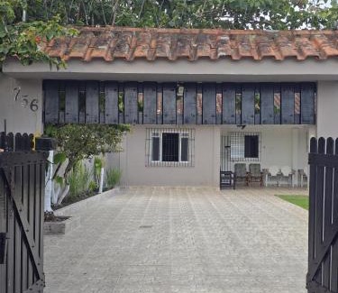 Balneario Gaivotas House | casa perto da praia, clima bom para descansar.
