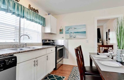 Englewood Cottage | Casa Pina Colada Delights