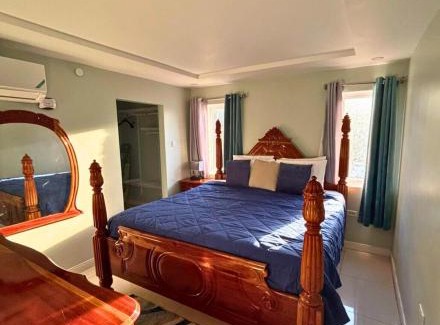Portmore Apartment | CASA PORS Beach Front Apartment with security, pool &jacuzzi