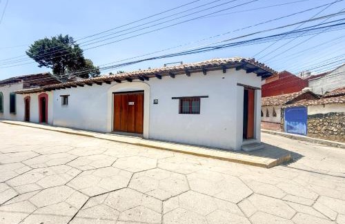 De Mexicanos House | Casa Real de Mexicanos