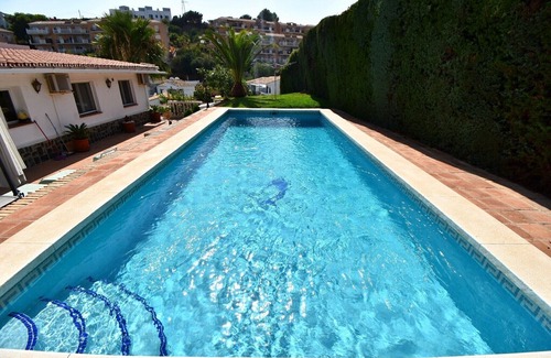 Torreblanca House | Casa Raven, Villa with pool walking distance to Fuengirola Beach & Train!