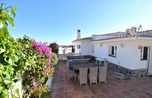 Torreblanca House | Casa Raven, Villa with pool walking distance to Fuengirola Beach & Train!