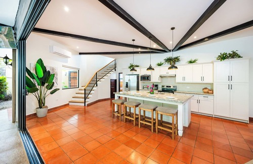 Tamarindo House | Casa Redonda 1 minute walk from the beach! In the Center of Tamarindo!