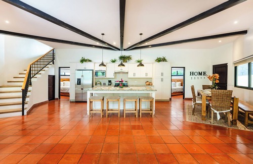 Tamarindo House | Casa Redonda 1 minute walk from the beach! In the Center of Tamarindo!