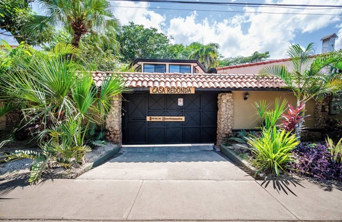 Tamarindo House | Casa Redonda 1 minute walk from the beach! In the Center of Tamarindo!