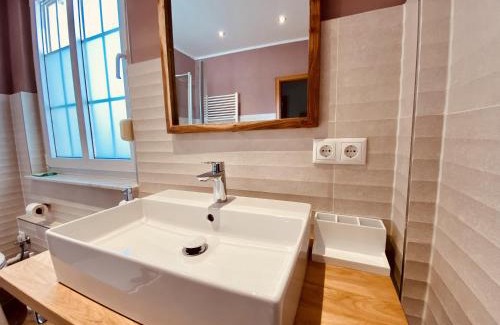 Dittelstedt Apartment | CASA REHSE I Stilvolles Apartment I 24h-Self-Check-in I kostenlos Parken & WLAN I 55-Zoll-Smart&Kabel-TV I ÖPNV