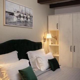 Lazaret House | Casa Renium