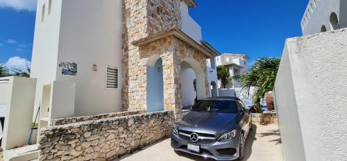 Isla Mujeres Villa | CASA REYES Stunning Rooftop Oceanview