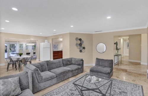 Ojus Villa | Casa Ria 7BR Luxury House & Private Pool Near Aventura Mall