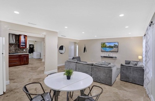 Ojus Villa | Casa Ria 7BR Luxury House & Private Pool Near Aventura Mall
