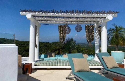 Ixtapa House | Casa Roca: In Porto Ixtapa with private jacuzzi