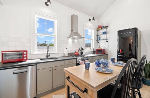 Historic Ybor Apartment | Casa Romeo | Gorgeous Ybor Apt, Steps to 7th Ave