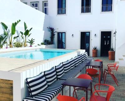 Olhao Villa | Casa Rosa Villa with Pool in Olhao Centre