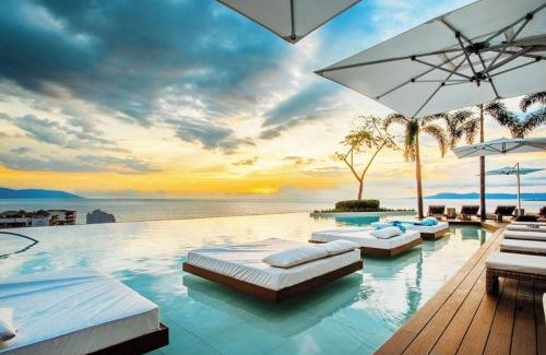 Alta Vista Apartment | Casa Ruby Mae, BEST NYE Fireworks-Heart of Romantic Zone