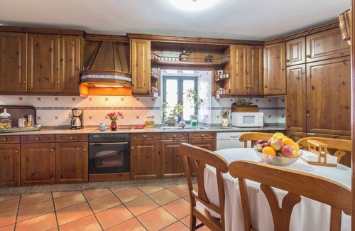 Carcacia House | Casa Rural en Padrón, Ideal Para Familias o Amigos