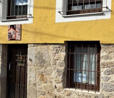 Linares de Riofrio House | Casa Rural Jim Morrison