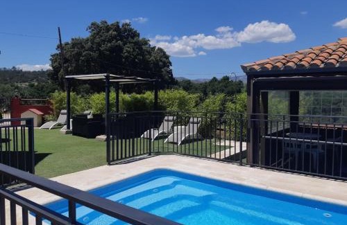 Burgohondo Villa | Casa Rural La Casita Roja