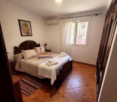 Cuevas del Becerro House | Casa rural Paqui