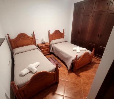 Cuevas del Becerro House | Casa rural Paqui