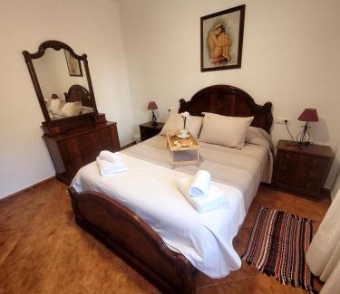 Cuevas del Becerro House | Casa rural Paqui