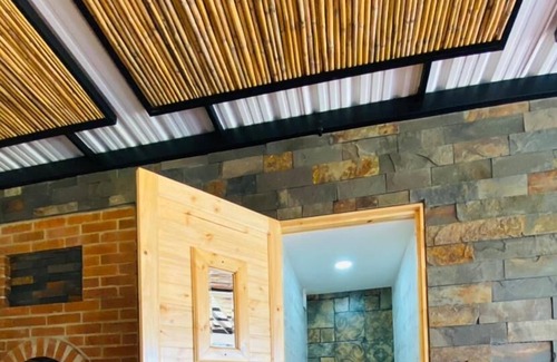 Chiquinquira Cottage | CASA SANTO DOMINGO, romantic cabin with city view, 10 min from downtown