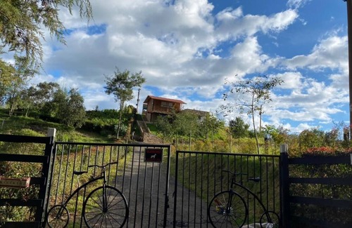 Chiquinquira Cottage | CASA SANTO DOMINGO, romantic cabin with city view, 10 min from downtown