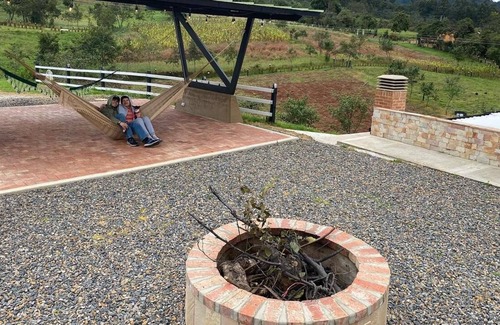 Chiquinquira Cottage | CASA SANTO DOMINGO, romantic cabin with city view, 10 min from downtown